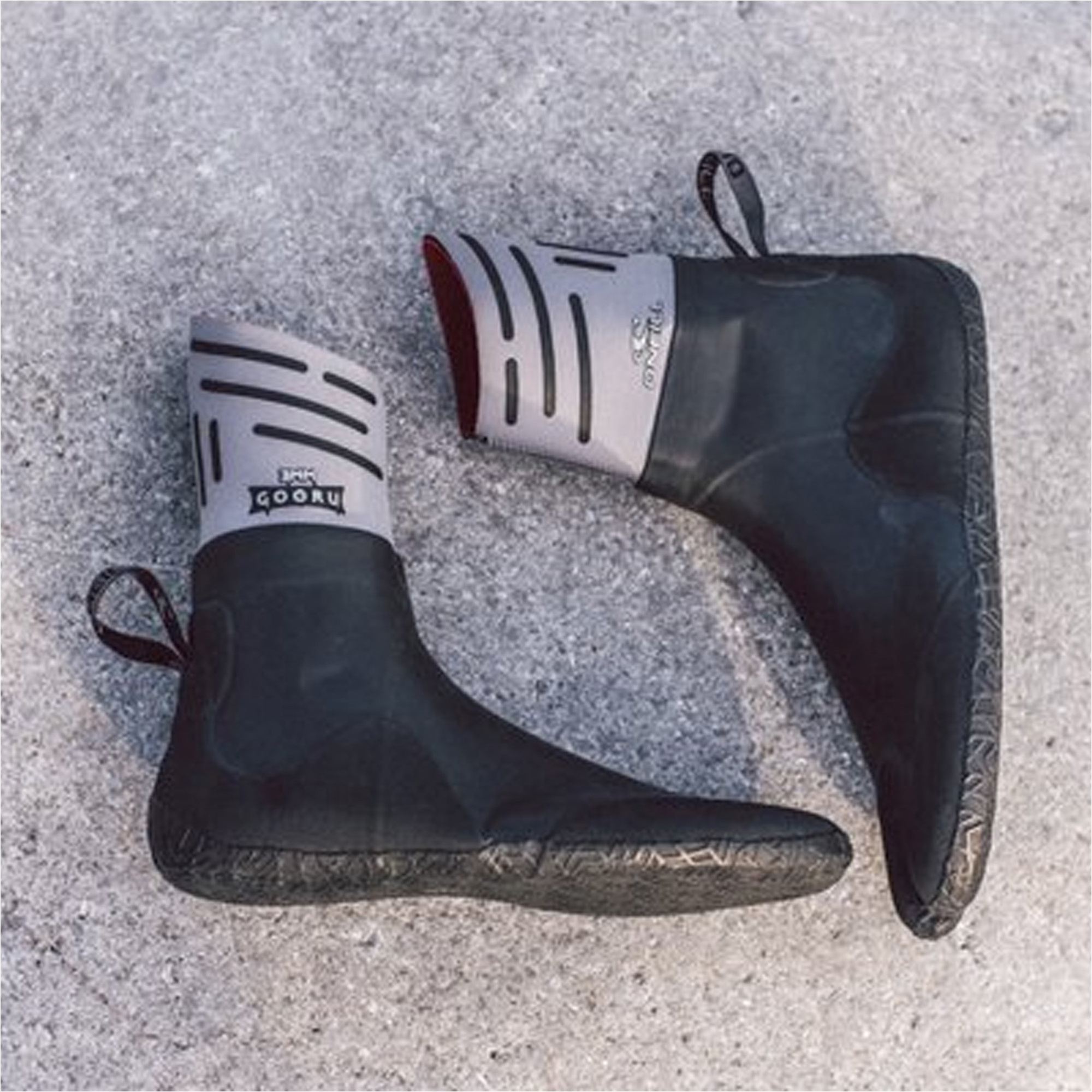 2025 O'Neill Gooru Dip 3mm Split Toe Wetsuit Boots 5602 - Smoke / Black
